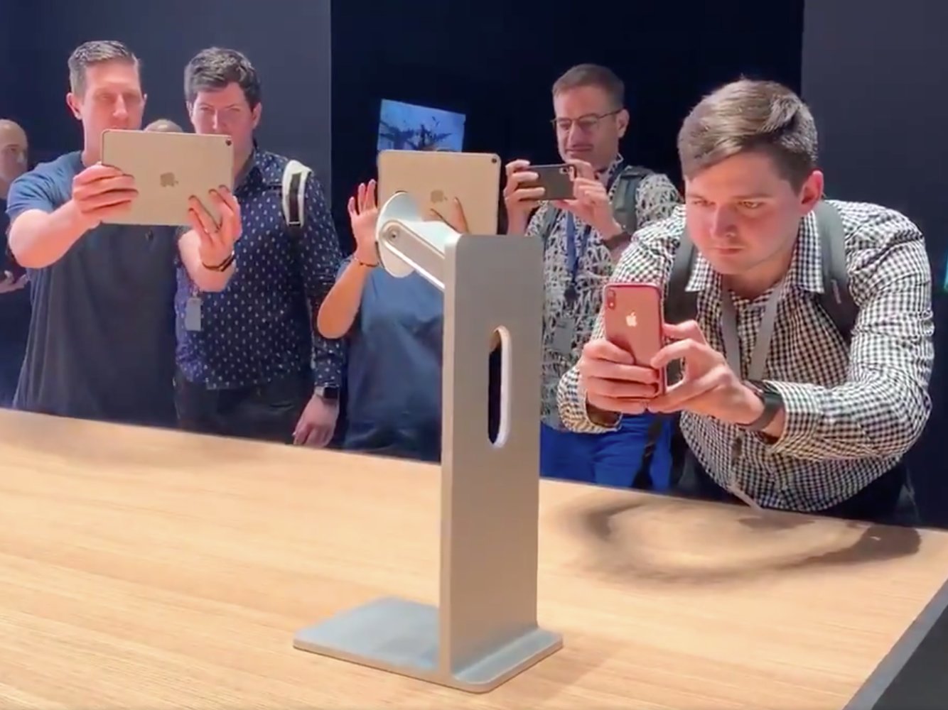 What Apple's $1000 monitor stand is really about